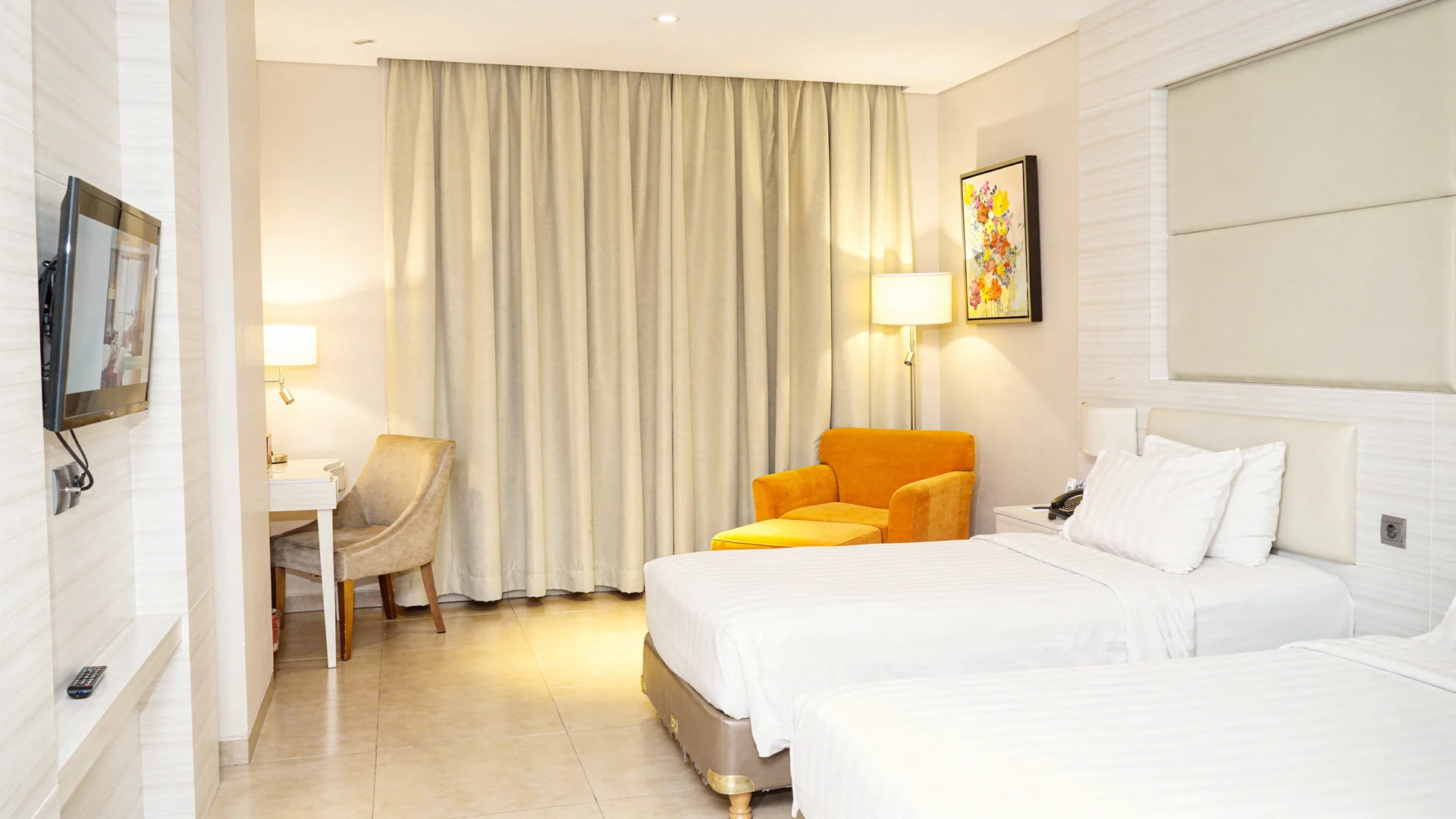 Deluxe Twin CIty View6