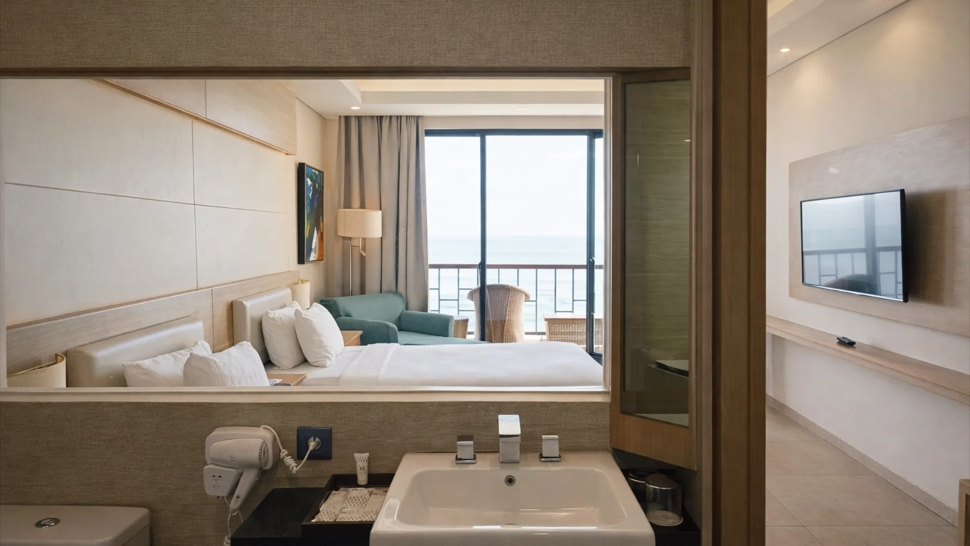 Premier Twin (Sea View) - 06